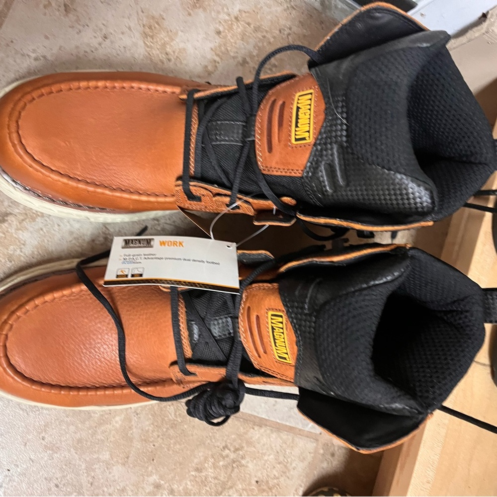Brand new magnum work boots. Men size 13